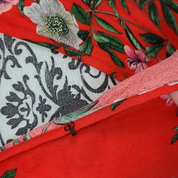 Band of Gypsies Floral Faux-Wrap Mini Dress - Picture 4 of 8